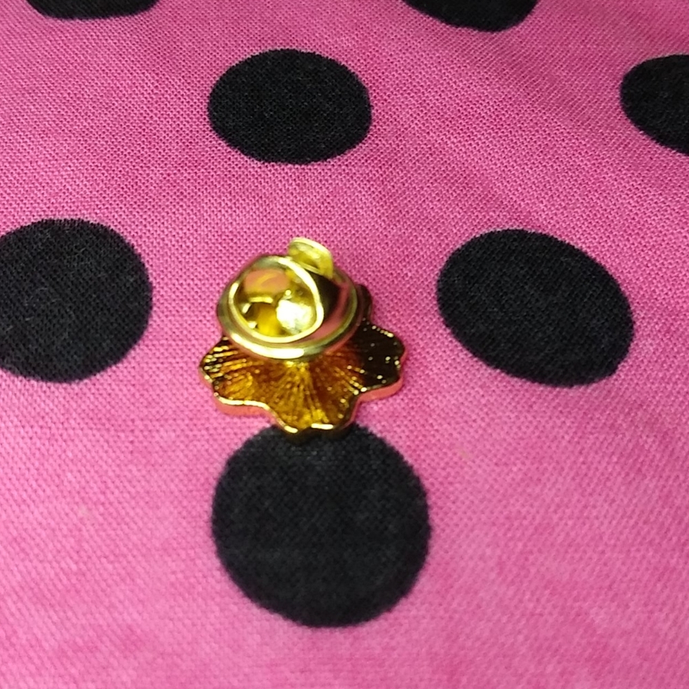 🌸Flower Pin🌸 - Picture 4 of 6